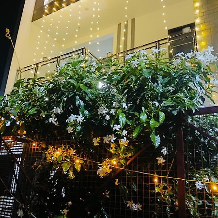 Atulyam Stays Sushant Golf City Лакнау Екстериор снимка