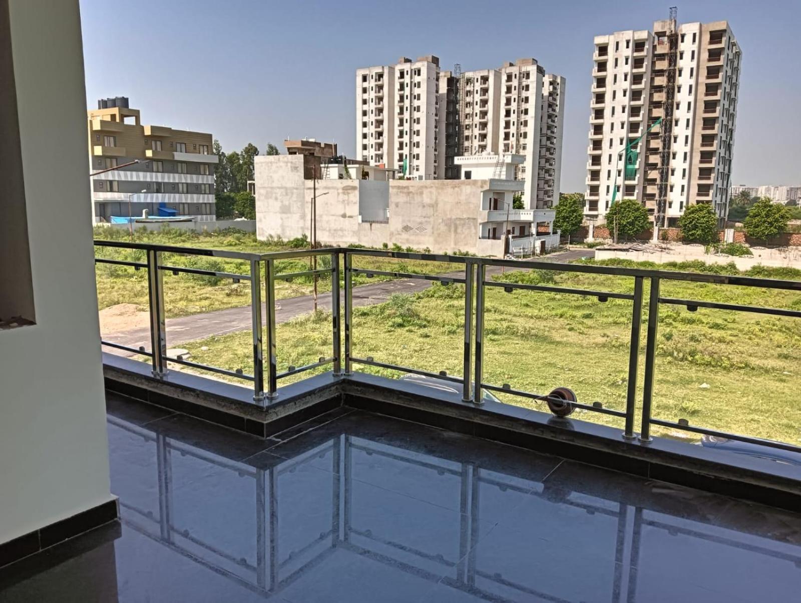 Atulyam Stays Sushant Golf City Лакнау Екстериор снимка